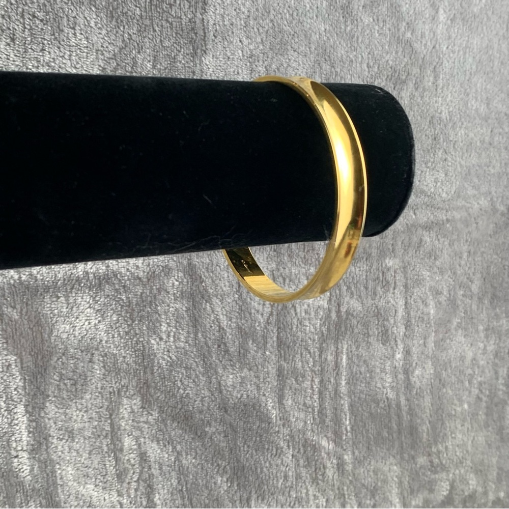 Monet Gold Tone Bangle Bracelet Marked Polished Metal‎ Concave Stackable